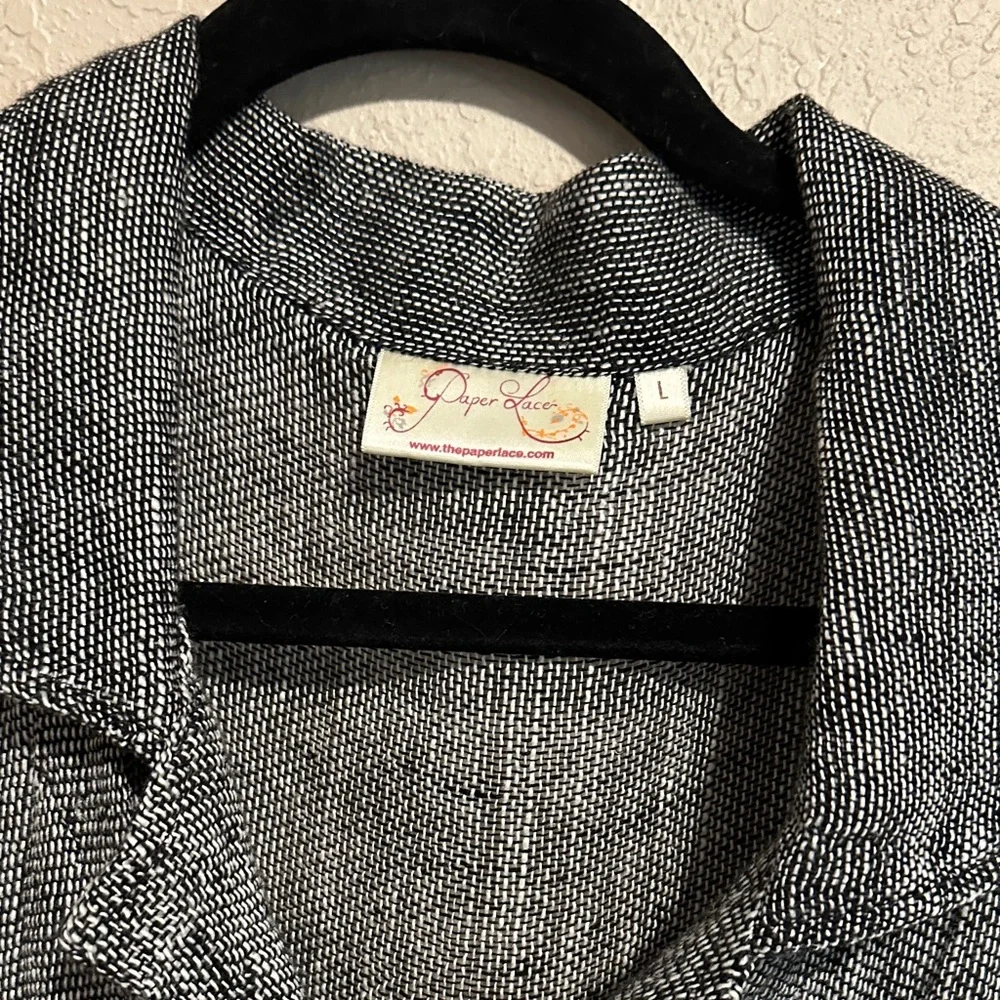 Black and white loose tweed Button-Up Long Sleeve jacket. Super Cute layer - Picture 3 of 5